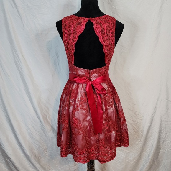 Teeze Me Dresses & Skirts - TEEZE ME Size 5 Red Floral Lace Overlay Fit Flare Rockabilly Formal Prom Dress